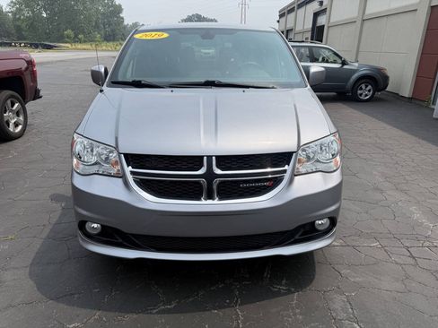 Used 2019 Dodge Grand Caravan SE FWD image 2