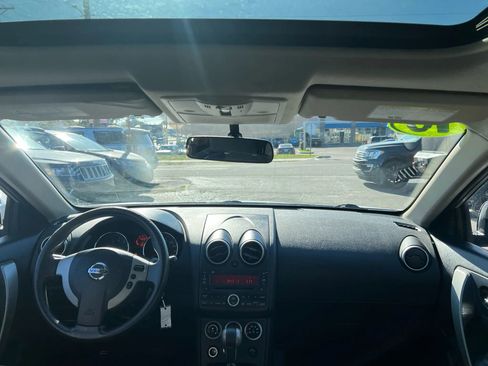 Used 2010 Nissan Rogue SL w/ Moonroof Pkg image 11