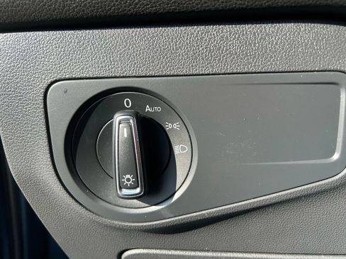 Used 2019 Volkswagen Tiguan SE w/ Panoramic Sunroof Package image 21