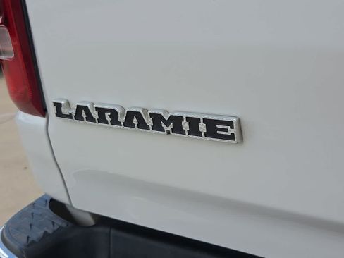 Used 2019 RAM 1500 Laramie AWD/4WD image 15