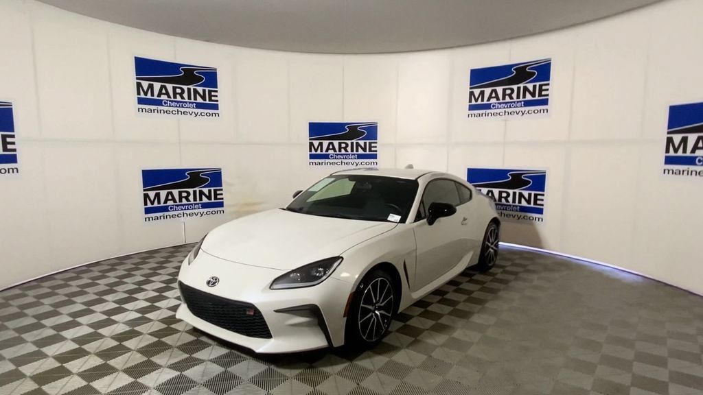 Used 2024 Toyota GR86 RWD image 6