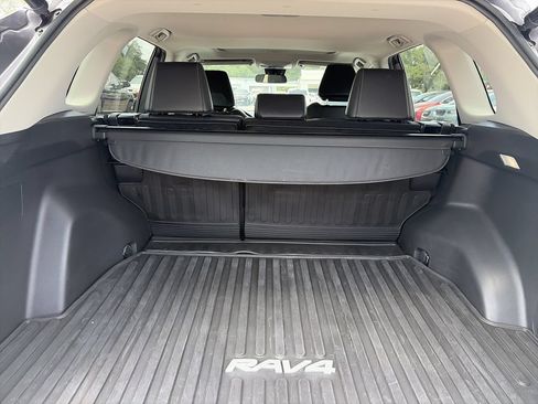Used 2022 Toyota RAV4 XLE Premium FWD image 30