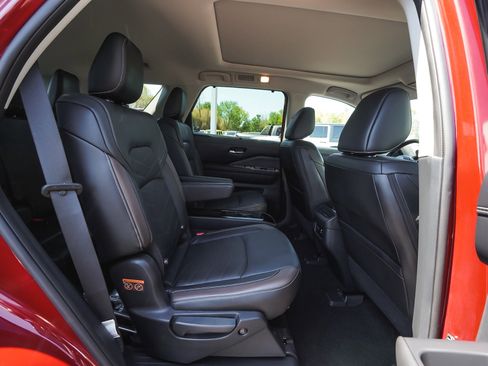 Used 2023 Nissan Pathfinder Platinum AWD/4WD image 39