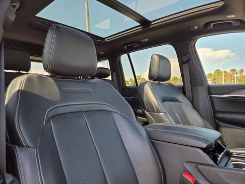 Used 2022 Jeep Grand Cherokee Overland RWD image 10