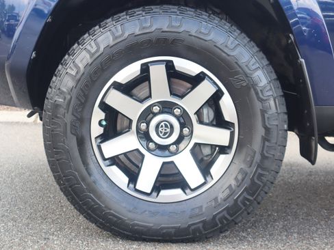 Used 2018 Toyota 4Runner TRD Off-Road image 11