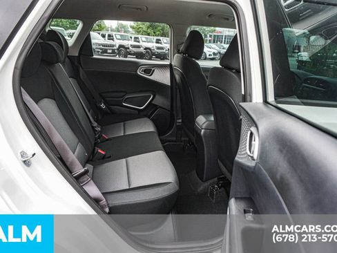 Used 2025 Kia Soul LX w/ LX Technology Package FWD image 22