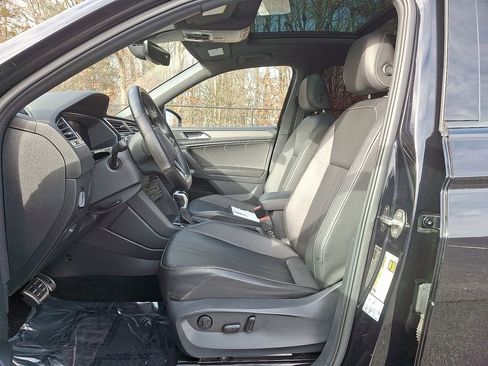 Used 2022 Volkswagen Tiguan SE R-Line image 14