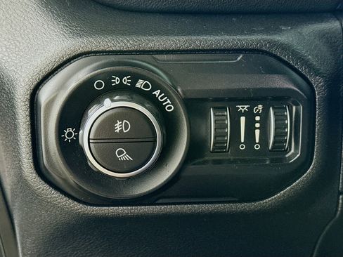 Used 2021 Jeep Gladiator Overland AWD/4WD image 13
