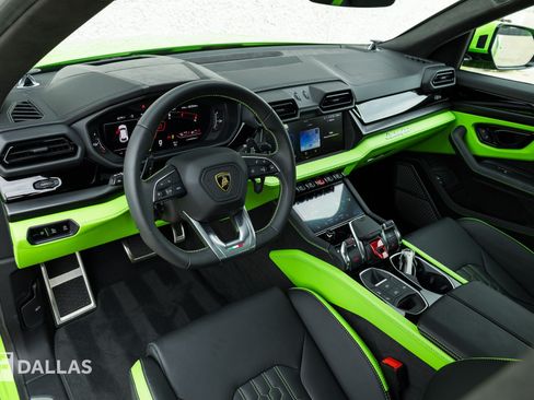 Used 2025 Lamborghini Urus Performante AWD/4WD image 24