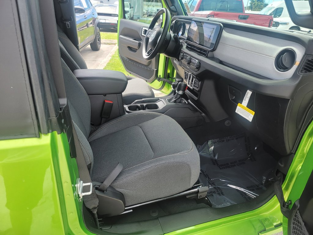 Used 2026 Jeep Wrangler Sport AWD/4WD image 12