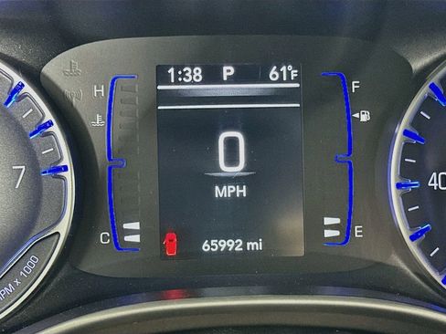 Used 2018 Chrysler Pacifica Touring Plus w/ Tire & Wheel Group FWD image 24