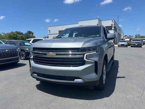 Used 2024 Chevrolet Suburban LT AWD/4WD image 5