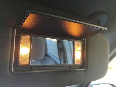 Used 2018 Jeep Grand Cherokee Laredo image 7