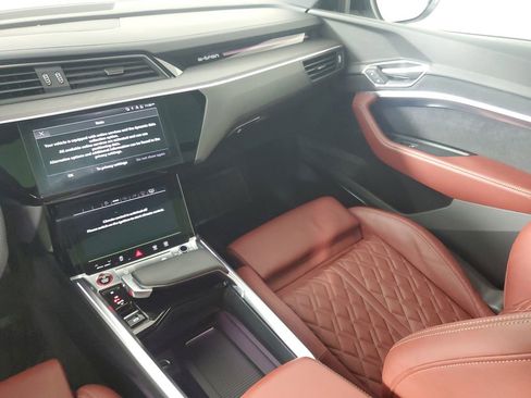 Used 2023 Audi e-tron S Prestige w/ Prestige Package image 16