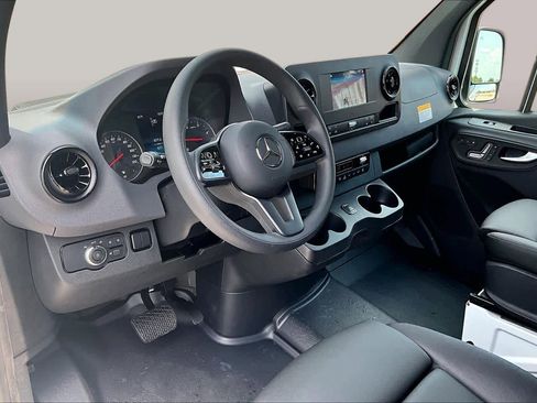 Used 2024 Mercedes-Benz Sprinter 2500 image 18