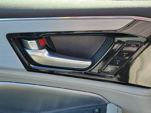 Used 2025 Acura MDX w/ Technology Package FWD image 18