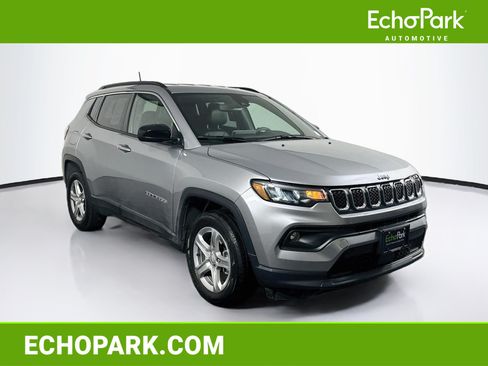 Used 2024 Jeep Compass Latitude AWD/4WD image 1