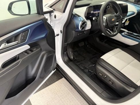 New 2026 Chevrolet Equinox EV LT w/ Convenience Package II AWD/4WD image 33