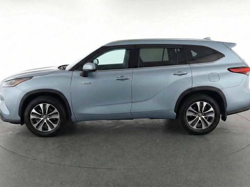 Used 2021 Toyota Highlander XLE image 5