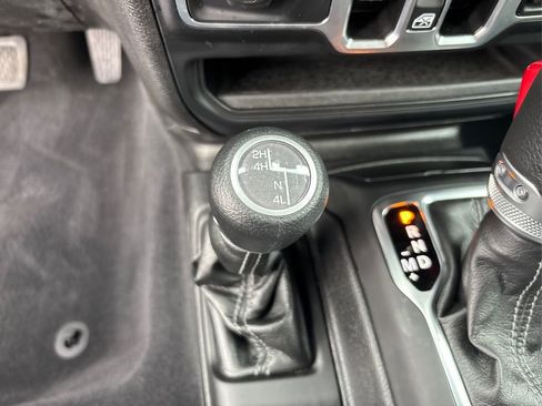 Used 2024 Jeep Wrangler Unlimited Sport AWD/4WD image 32