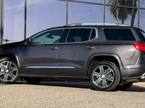 Used 2017 GMC Acadia Denali image 6