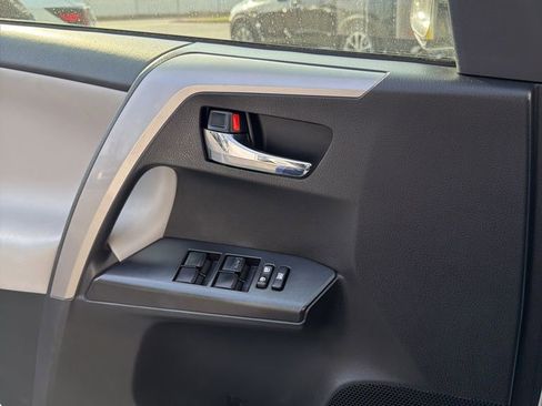 Used 2017 Toyota RAV4 XLE w/ Convenience Package AWD/4WD image 9