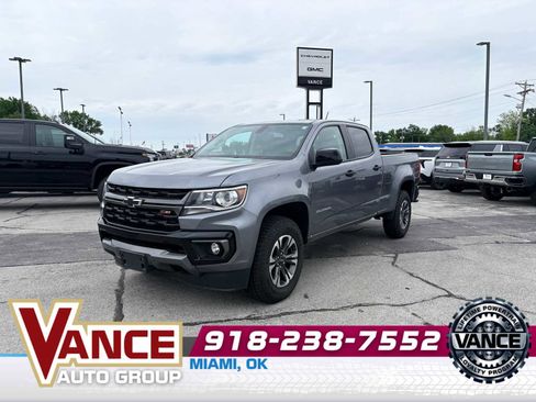 Used 2021 Chevrolet Colorado Z71 AWD/4WD image 3