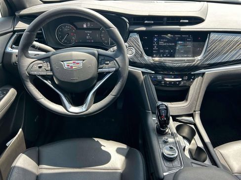 Used 2023 Cadillac XT6 Premium Luxury AWD/4WD image 14