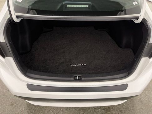 Used 2021 Toyota Corolla LE image 10