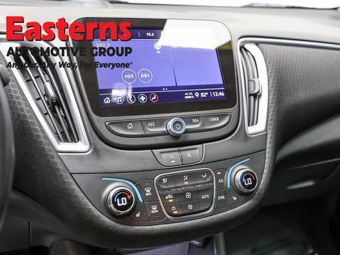 Used 2023 Chevrolet Malibu LT FWD image 19