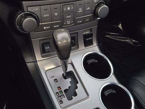 Used 2010 Toyota Highlander SE image 24