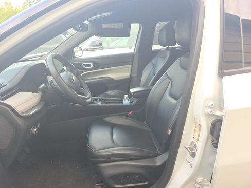 Used 2025 Jeep Compass Limited AWD/4WD image 5