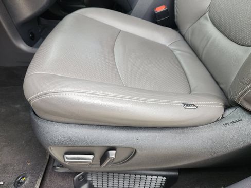 Used 2023 Toyota Sienna LE FWD image 25
