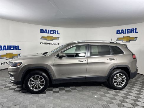 Used 2019 Jeep Cherokee Latitude Plus w/ Cold Weather Group image 2