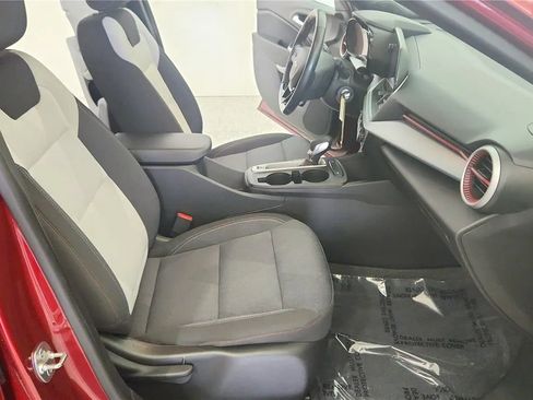 Used 2025 Chevrolet Trax RS w/ Driver Confidence Package FWD image 35