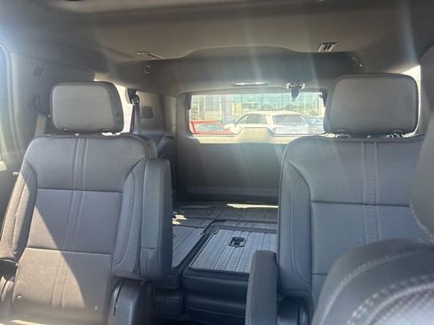 Used 2026 Chevrolet Tahoe High Country AWD/4WD image 3