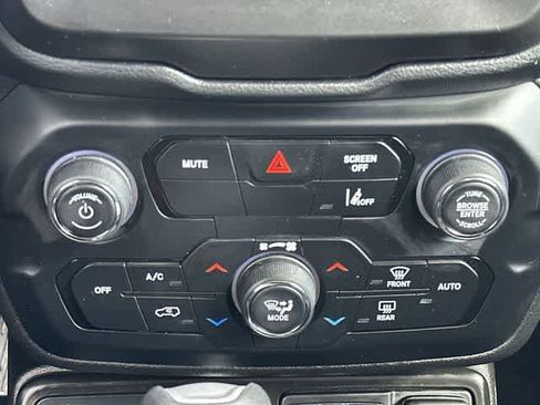 Used 2021 Jeep Renegade Latitude image 15