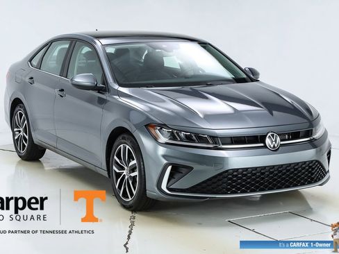 Used 2025 Volkswagen Jetta SE w/ Sunroof Package FWD image 15