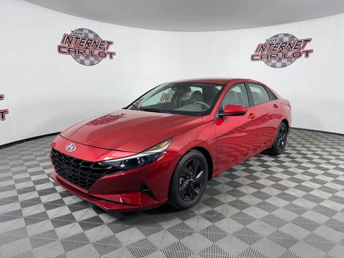Used 2023 Hyundai Elantra SEL FWD image 3