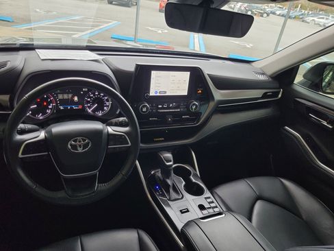 Used 2024 Toyota Highlander XLE image 24