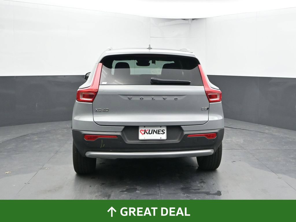 Used 2025 Volvo XC40 B5 Core AWD/4WD image 12