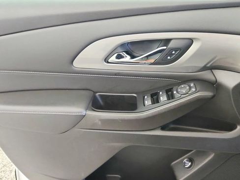 Used 2023 Chevrolet Traverse LT FWD image 24