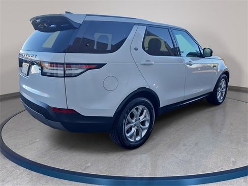 Used 2020 Land Rover Discovery SE image 6