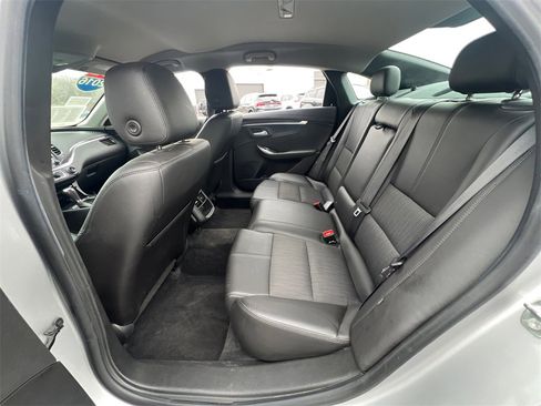 Used 2016 Chevrolet Impala LT w/ Convenience Package image 32