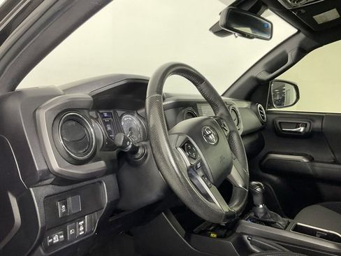 Used 2021 Toyota Tacoma TRD Off-Road image 14
