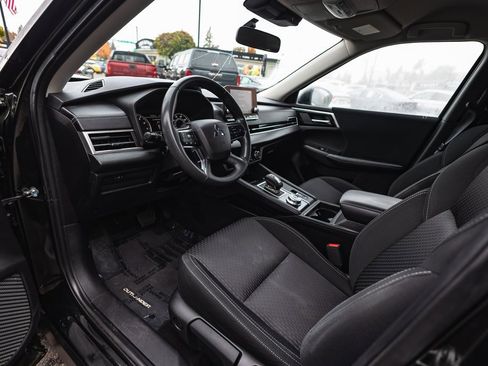 Used 2022 Mitsubishi Outlander ES image 18