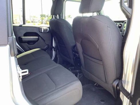 Used 2023 Jeep Gladiator Willys image 34