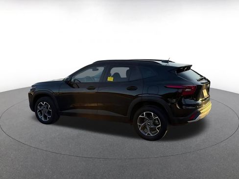 Used 2025 Chevrolet Trax LT image 10
