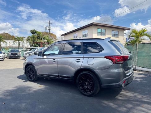 Used 2018 Mitsubishi Outlander SE image 7