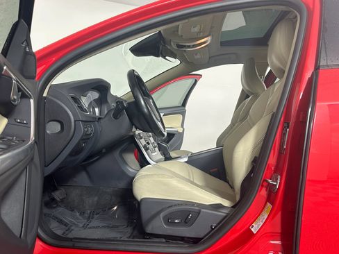 Used 2018 Volvo V60 T5 Dynamic w/ Vision Package image 21